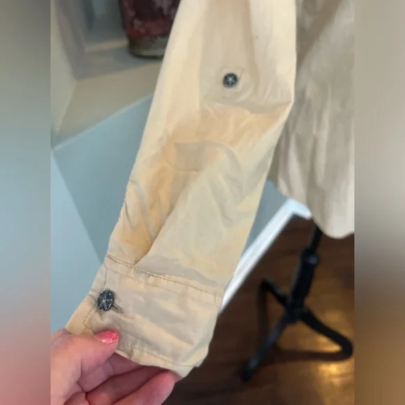 Nine West Jeans size medium tan button down shirt - Picture 6 of 9